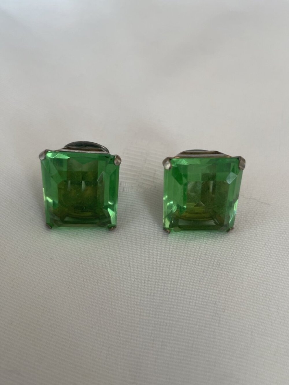 Vintage Emerald Green Glass Rectangle Clip On Earrings Gold Tone